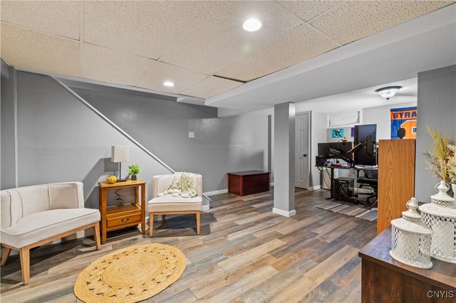 8253 Beehive Cir, Clay, NY 13090