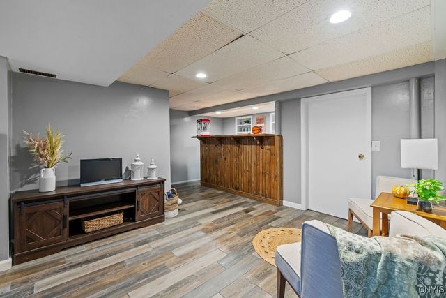 8253 Beehive Cir, Clay, NY 13090