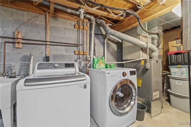 8253 Beehive Cir, Clay, NY 13090