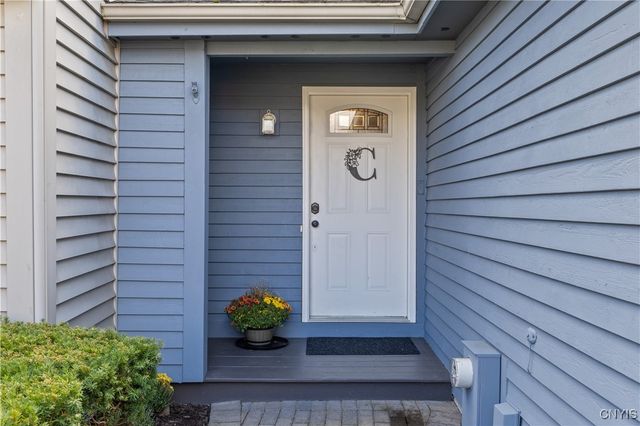 8253 Beehive Cir, Clay, NY 13090