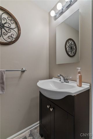 8253 Beehive Cir, Clay, NY 13090