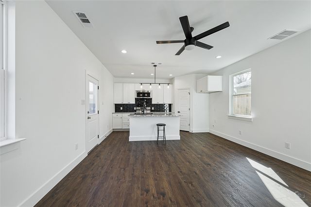 1104 E Annie Street, Fort Worth, TX 76104