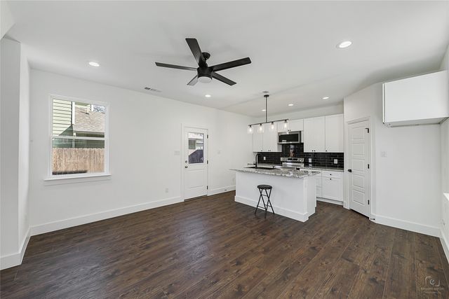 1104 E Annie Street, Fort Worth, TX 76104