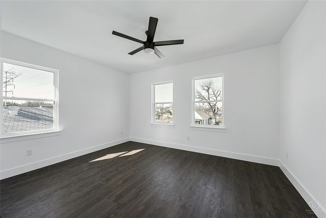 1104 E Annie Street, Fort Worth, TX 76104