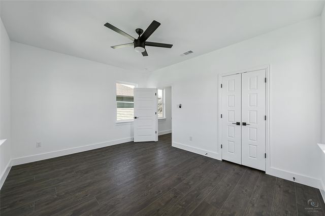 1104 E Annie Street, Fort Worth, TX 76104