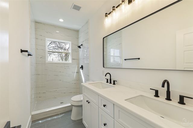 1104 E Annie Street, Fort Worth, TX 76104