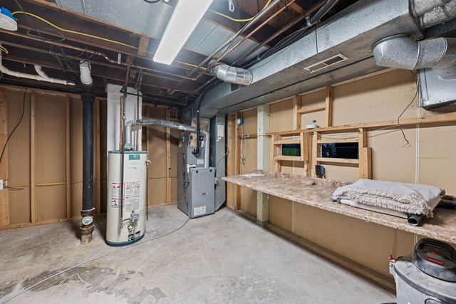 445 48TH Street, Moline, IL 61265