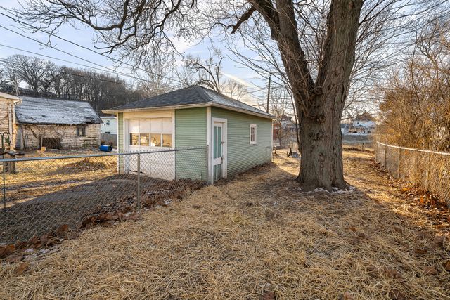 445 48TH Street, Moline, IL 61265