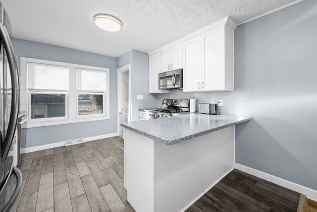 445 48TH Street, Moline, IL 61265