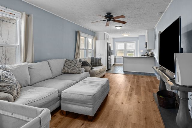 445 48TH Street, Moline, IL 61265