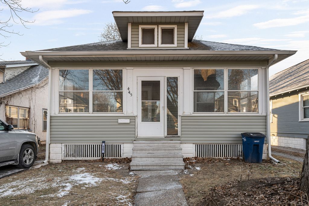 445 48TH Street, Moline, IL 61265