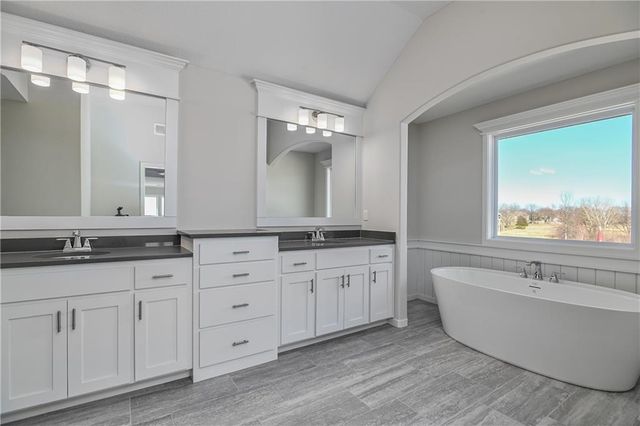 2717 W Park Street, Olathe, KS 66061