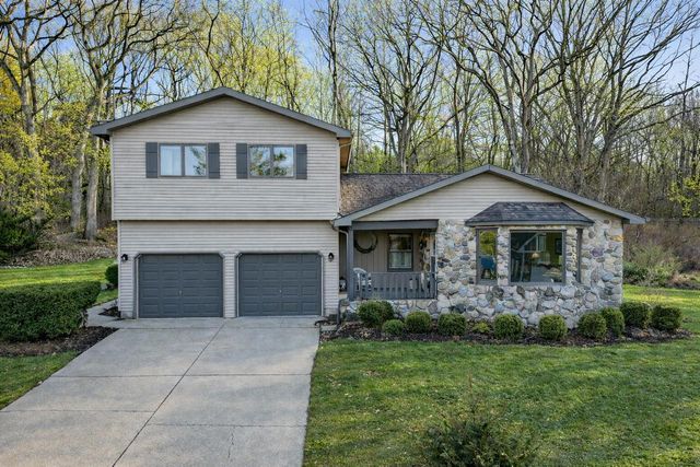 N7024 Oakwood ROAD, Whitewater, WI 53190