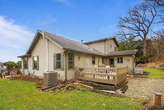 N7024 Oakwood ROAD, Whitewater, WI 53190