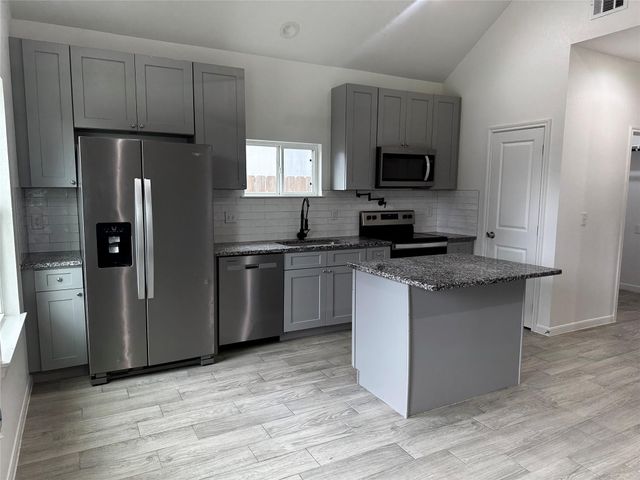 16686 E Lynbrook, Montgomery, TX 77316