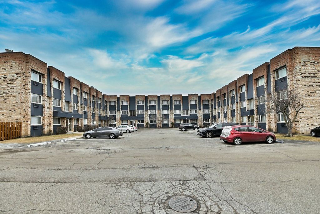 8637 1/2 W FOSTER Avenue 1B, Chicago, IL 60656 — photo 4