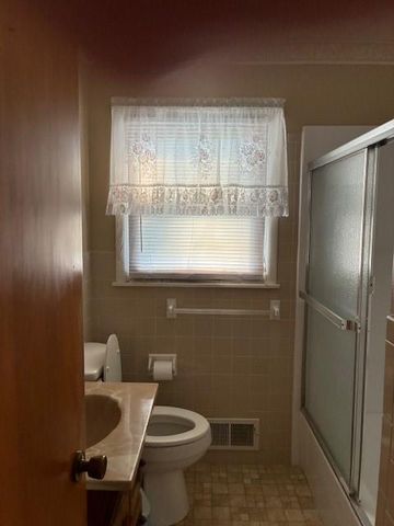 3812 S MAIN Street, Independence, MO 64055