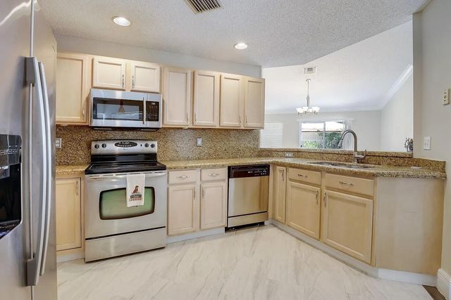 13284 Majestic Pine Court, Delray Beach, FL 33484