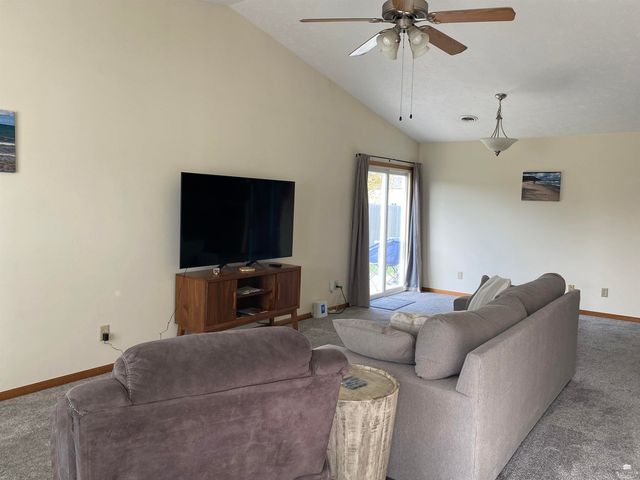 2710 Buttonwood Drive, Manhattan, KS 66502