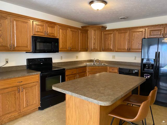 2710 Buttonwood Drive, Manhattan, KS 66502