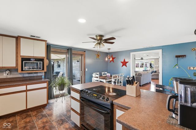 917 Linda Drive, Fortville, IN 46040