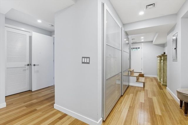 96 Seaverns Ave 1, Boston, MA 02130