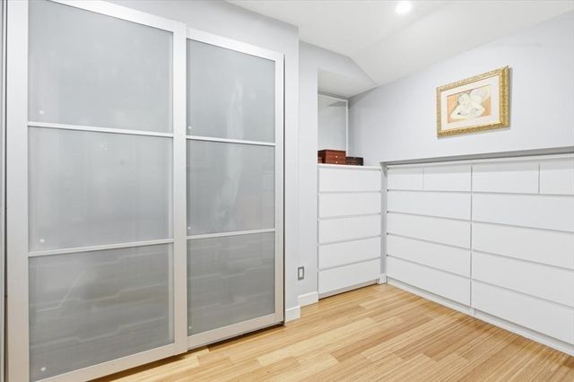 96 Seaverns Ave 1, Boston, MA 02130