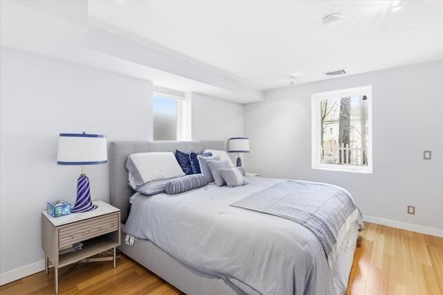 96 Seaverns Ave 1, Boston, MA 02130