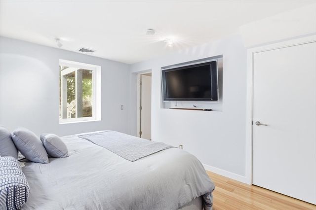 96 Seaverns Ave 1, Boston, MA 02130