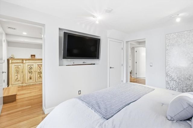 96 Seaverns Ave 1, Boston, MA 02130