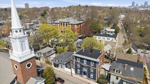 96 Seaverns Ave 1, Boston, MA 02130