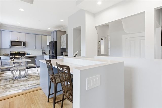 96 Seaverns Ave 1, Boston, MA 02130