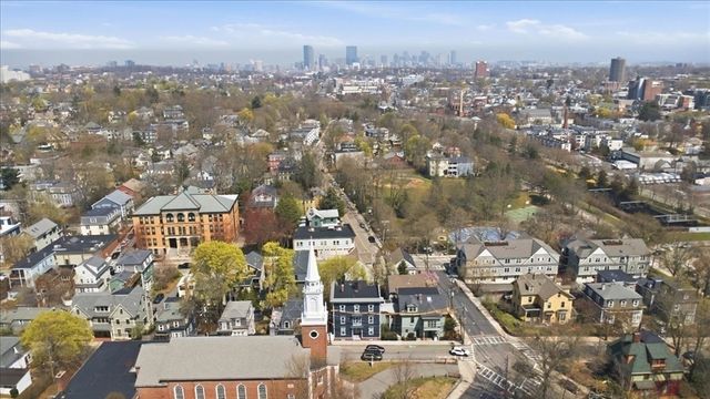 96 Seaverns Ave 1, Boston, MA 02130