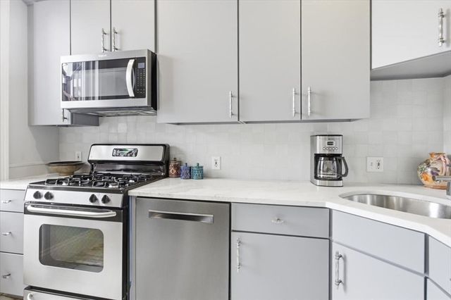 96 Seaverns Ave 1, Boston, MA 02130