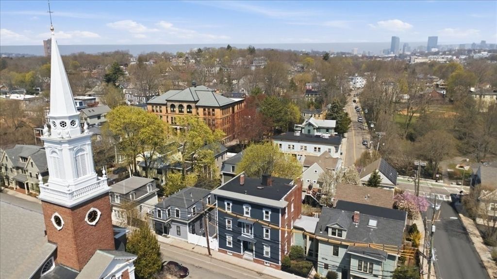 96 Seaverns Ave 1, Boston, MA 02130