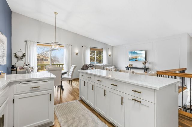 6871 Sherwood Road, Woodbury, MN 55125