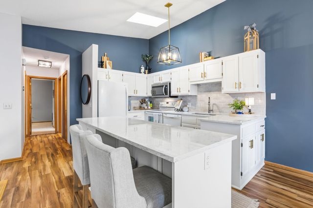 6871 Sherwood Road, Woodbury, MN 55125