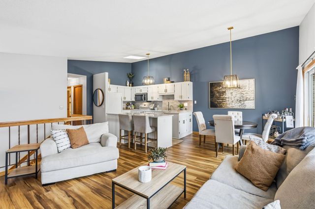 6871 Sherwood Road, Woodbury, MN 55125