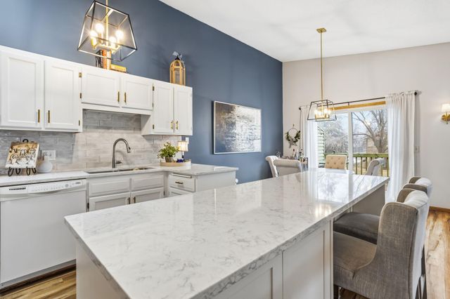 6871 Sherwood Road, Woodbury, MN 55125