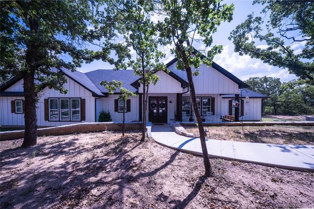 172 Mountain View Court, Sunset, TX 76270