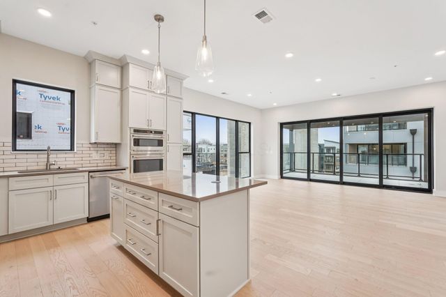 2867 Kobuk Drive, 302, Columbus, OH 43228