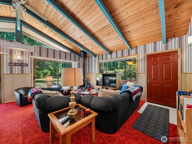 11104 &11106 Leschi Circle, Anderson Island, WA 98303