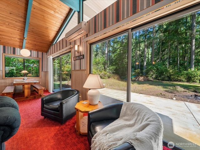 11104 &11106 Leschi Circle, Anderson Island, WA 98303