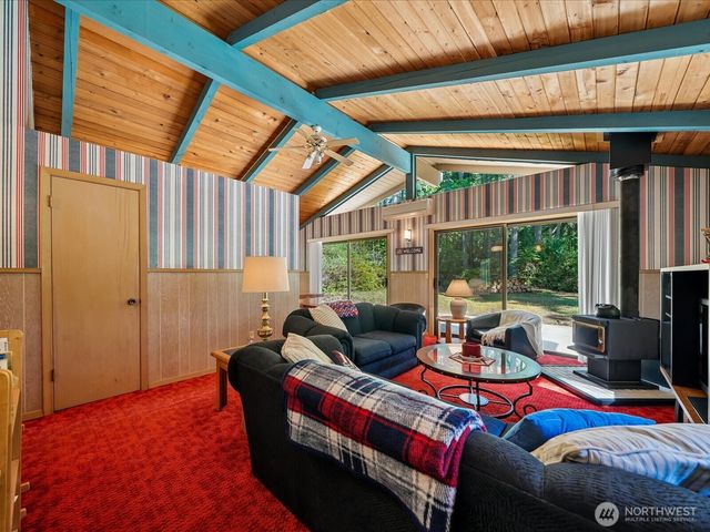 11104 &11106 Leschi Circle, Anderson Island, WA 98303