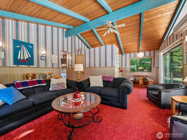 11104 &11106 Leschi Circle, Anderson Island, WA 98303
