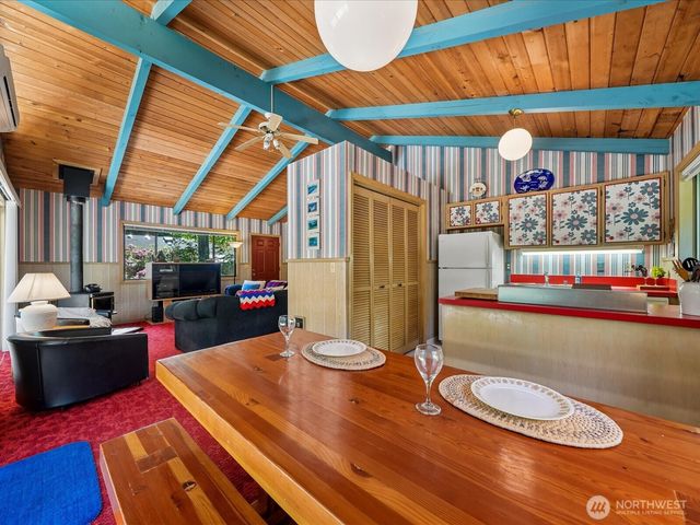 11104 &11106 Leschi Circle, Anderson Island, WA 98303