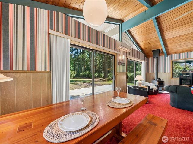 11104 &11106 Leschi Circle, Anderson Island, WA 98303