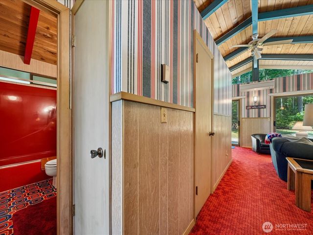 11104 &11106 Leschi Circle, Anderson Island, WA 98303