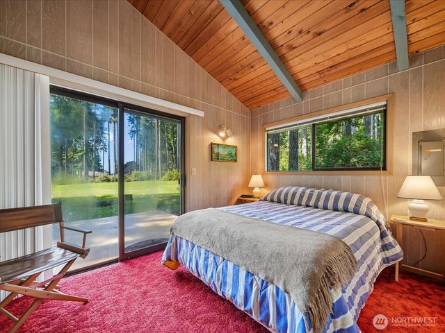 11104 &11106 Leschi Circle, Anderson Island, WA 98303