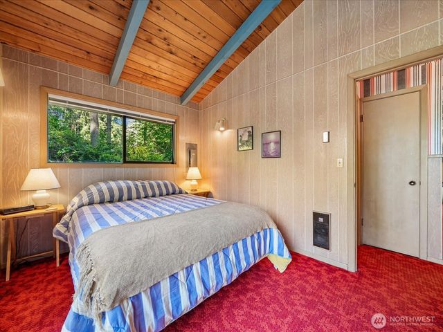 11104 &11106 Leschi Circle, Anderson Island, WA 98303